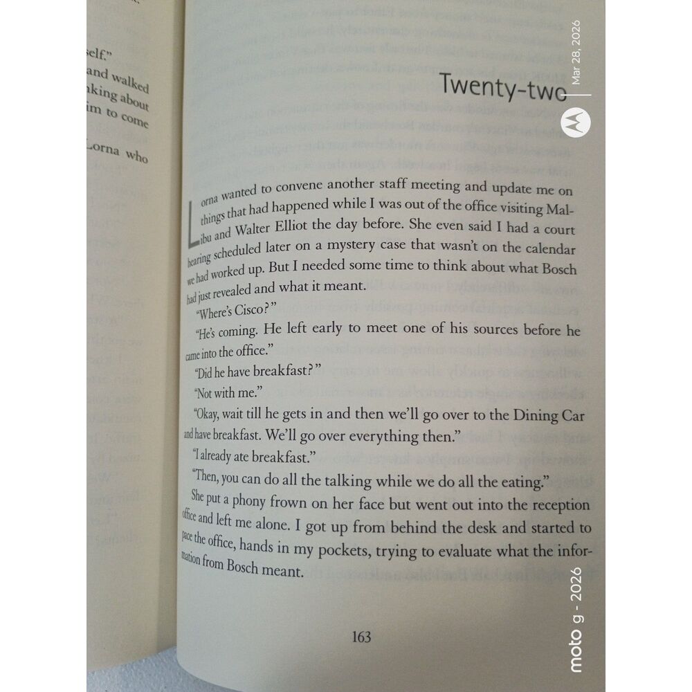 Michael Connelly  The Brass Verdict Book 2008 - Picture 2 of 5